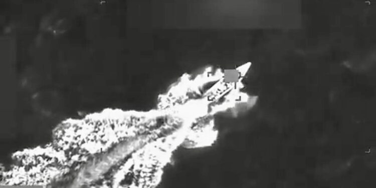 Ejército de Estados Unidos mata a tres individuos considerados «narcoterroristas» en el Caribe.