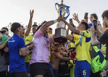 Atlético Colina se corona campeón de la Tercera A y sube al fútbol profesional.