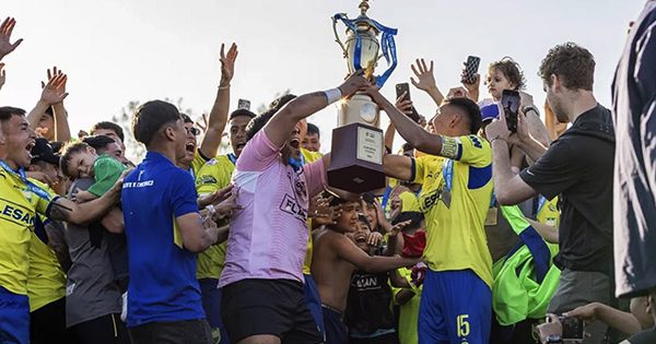 Atlético Colina se corona campeón de la Tercera A y sube al fútbol profesional.