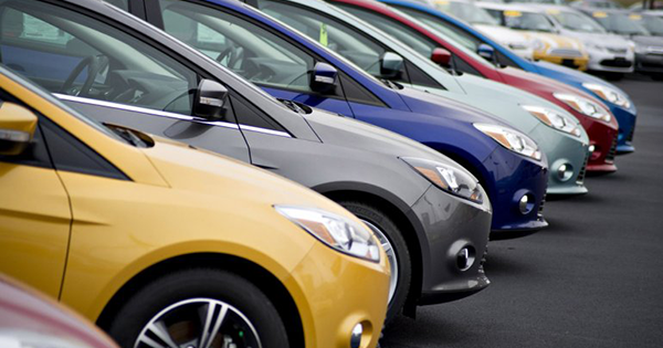 Ventas de autos bajan en octubre y el mercado se alista para repuntar en 2025.