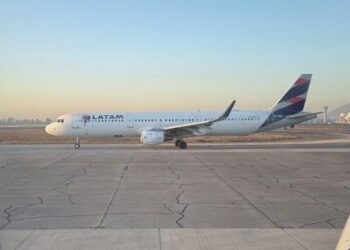 Latam acoge decisiones internacionales y detiene vuelos a Venezuela tras alerta de EE. UU.