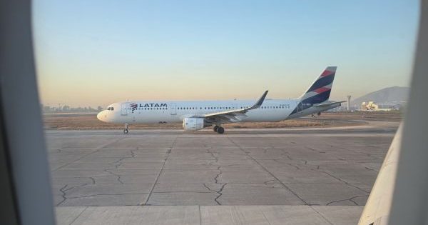 Latam acoge decisiones internacionales y detiene vuelos a Venezuela tras alerta de EE. UU.