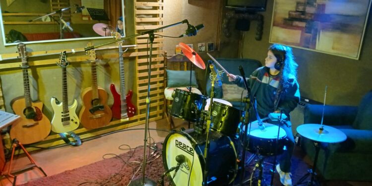 La Escuela de Música Crooner conmemora su 15° aniversario con presentaciones en Las Rastras y Linares.