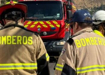 Incendio en Quilapilún Alto activa a Bomberos y Conaf en Colina.