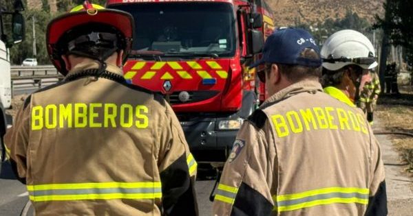Incendio en Quilapilún Alto activa a Bomberos y Conaf en Colina.