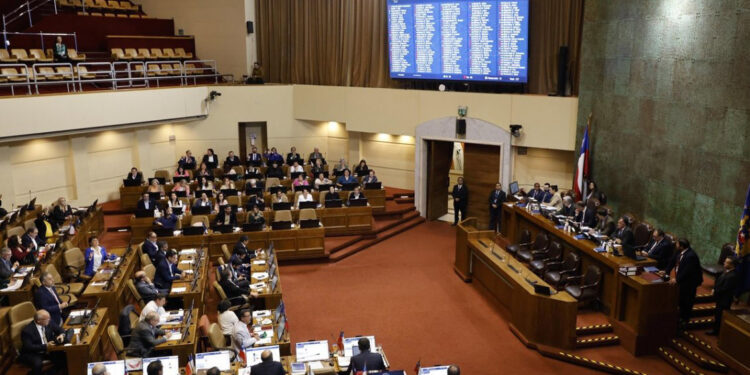 LLYC señala que el próximo Gobierno de Chile enfrentará desafíos legislativos complicados.