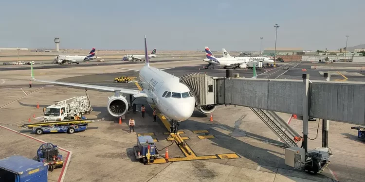 Tráfico aéreo en Chile supera los 23,6 millones de viajeros.