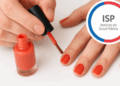 ISP ordena retirar del mercado más de 30 esmaltes de uñas que contienen sustancias cancerígenas.