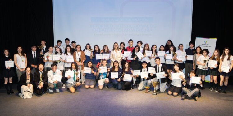 Torneo Interregional de Debate junta a más de 250 cabros.