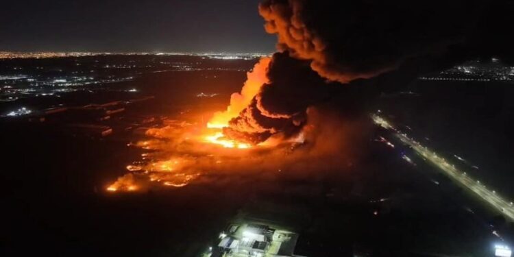 Incendio en un parque industrial de Buenos Aires causa más de 20 heridos.