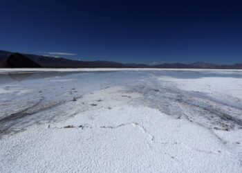 Codelco y SQM enfrentan un nuevo obstáculo en su colaboración para la extracción de litio, tras el rechazo de la Corte de Apelaciones a la solicitud de Tianqi.