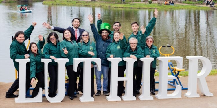 Luthier celebra su décimo tercer aniversario con la cuarta edición de su festival en Laguna Esmeralda, Los Ángeles.