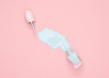 ISP emite alerta por 39 esmaltes de uñas con sustancias cancerígenas: ordenan su retiro del mercado.