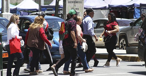 Estudio muestra que el 39% de los chilenos piensa que la gente era más feliz hace 50 años.
