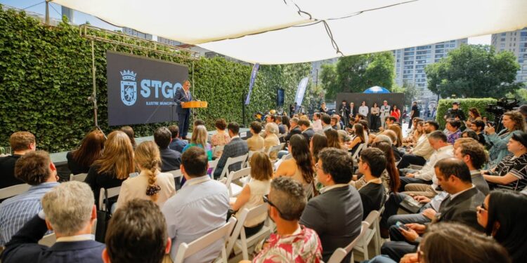 Hub Santiago busca potenciar el desarrollo económico, el emprendimiento y las soluciones urbanas.