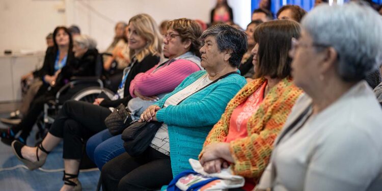 Huechuraba rinde homenaje a sus cuidadoras y cuidadores.
