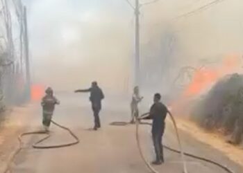 [AHORA] Enorme operativo de Bomberos y Conaf por incendio forestal en Colina