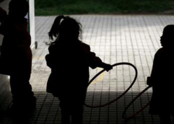 Denuncian que sedaron a guaguas en jardín infantil de Til Til.