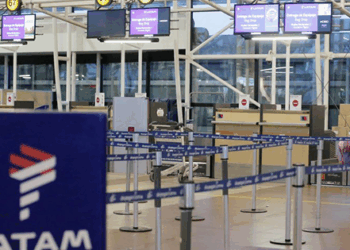 Latam amplía el plazo de cancelación de vuelos por la huelga de pilotos.
