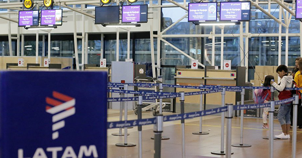 Latam amplía el plazo de cancelación de vuelos por la huelga de pilotos.