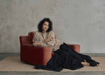 La destacada sitarista Anoushka Shankar tendrá su debut en Chile en el Teatro Nescafé de las Artes.