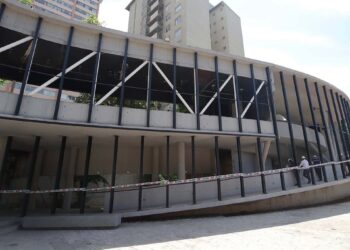 Inician los trabajos de restauración del Museo Violeta Parra, dañado durante el estallido social.