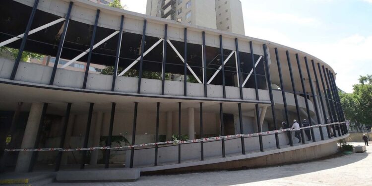 Inician los trabajos de restauración del Museo Violeta Parra, dañado durante el estallido social.