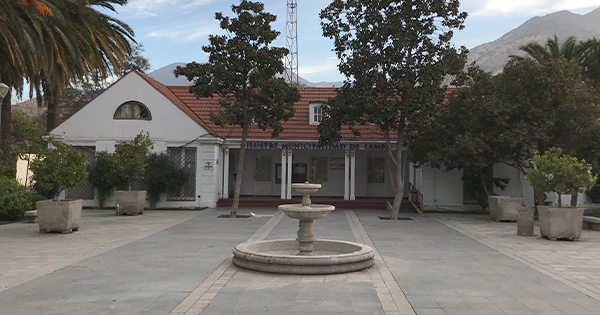 Corte de Santiago ratifica sanción a la Corporación Municipal de Lampa por entrega incompleta de fondos escolares.