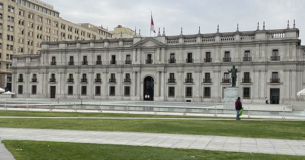 Arrancan las obras de $4.629 millones en La Moneda: el próximo presidente la encontrará en pleno remodelado.