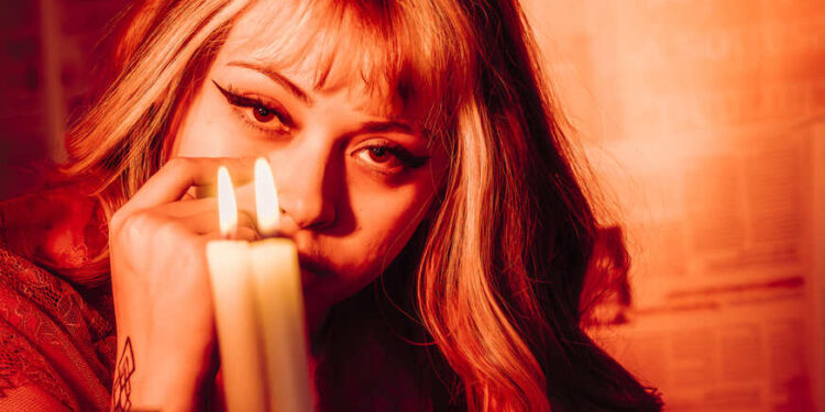 Akaari presenta “Akaariana”: una celebración de la sensualidad y el empoderamiento femenino desde el Biobío.