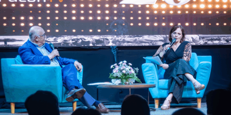 Claro, aquí tienes la reescritura del titular en un estilo que evoca el tango: «Las penas que llevamos, en las letras de Pucon resonamos.»