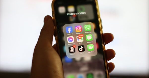 Chao a Facebook e Instagram: Australia prohíbe cuentas de redes sociales para menores de 16 años.