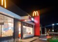 [AHORA EN CHICUREO] Famoso exfutbolista vive violento “abordazo” en McDonald’s de Chamisero