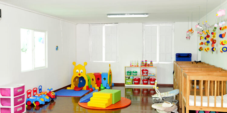 Expertas del CIAE advierten sobre la exclusión en salas cuna y hacen un llamado a asegurar acceso universal.