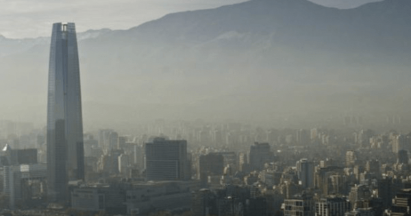 Chile encabeza el ranking global de contaminación del aire según la OCDE.