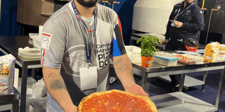 Maestro del Cornicione impulsa su éxito internacional tras participar en el mundial de pizza en Nápoles – LAVOZDEPUCON