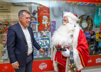 Santiago impulsa “Vitrinas de Navidad 2025” para darle un nuevo aire al comercio.