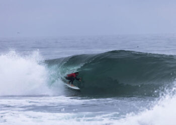 Iquique Pro 2025 elige a sus finalistas en un día histórico para el surf chileno.