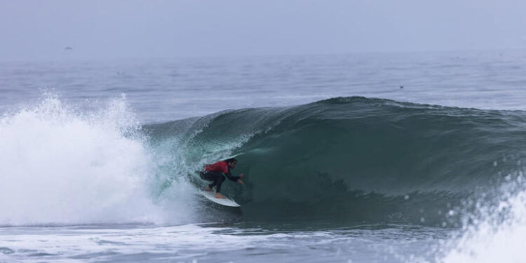 Iquique Pro 2025 elige a sus finalistas en un día histórico para el surf chileno.