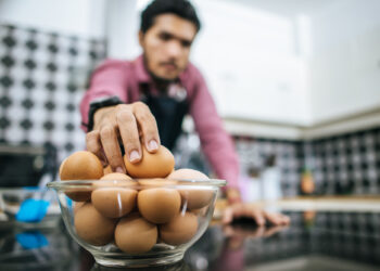 Alerta por la venta de huevos sin control sanitario y riesgo de salmonella: SAG incauta más de un millón de huevos ilegales.