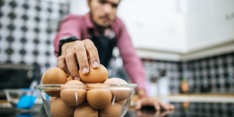 Alerta por la venta de huevos sin control sanitario y riesgo de salmonella: SAG incauta más de un millón de huevos ilegales.