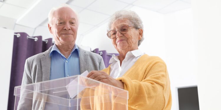 Personas mayores se afirman como un bloque electoral crucial: el grupo de 60 a 79 años aumentó un 35%.