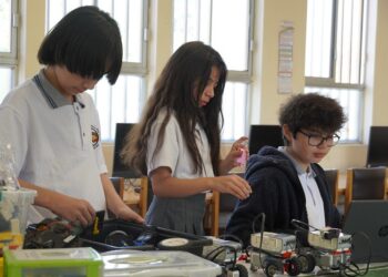 Estudiantes del colegio «Marcela Paz» brillan en la World Robot Olympiad en Panamá 2025.