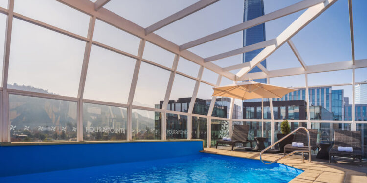 Los shows que despiden el año en Santiago y el hotel perfecto para quedarte cerca de los mejores eventos.