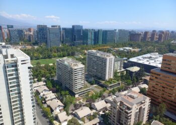 Gastos comunes en la RM suben casi un 20% en dos años y llegan a su nivel más alto desde 2023.