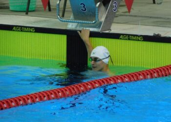 Joven talento paralímpico del Maule obtiene medallas y establece récords en natación.