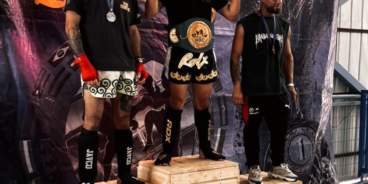 Equipo de kickboxing de Talca brilla con títulos y podios en la final WKC 2025.