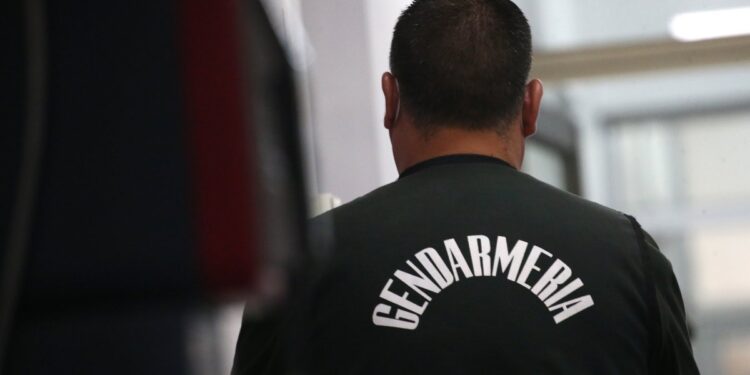 Gobierno presenta reforma constitucional para que la Gendarmería esté bajo el Ministerio de Seguridad Pública.