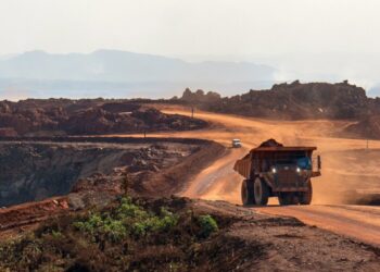 Contraloría alerta que 7,150 operaciones mineras no han sido supervisadas en más de dos años.