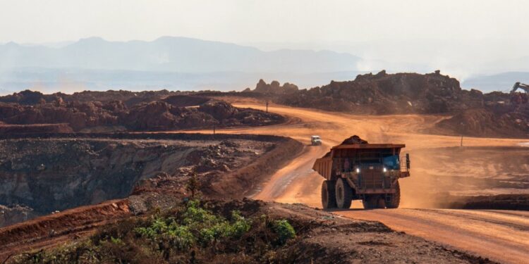 Contraloría alerta que 7,150 operaciones mineras no han sido supervisadas en más de dos años.